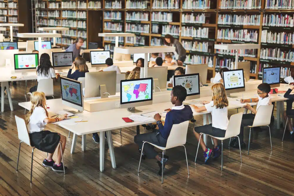 Kids inside the computer laboratory